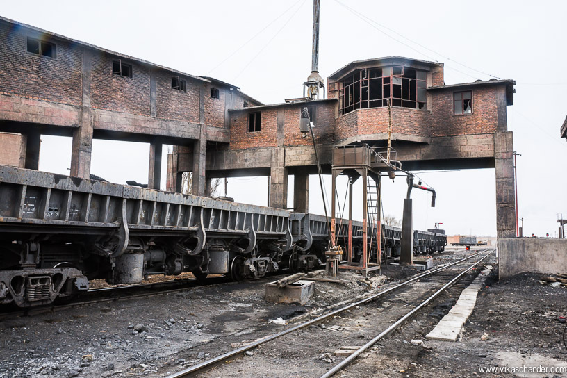 sandaoling blog 34 - this coal loader at DongBoliZhan is no longer functional
