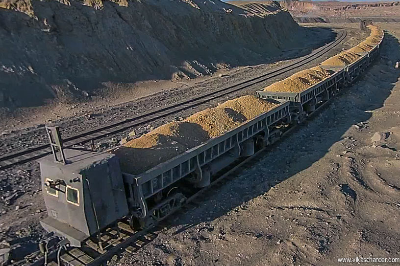 sandaoling blog 46 - the spoil train climbs out of the west pit