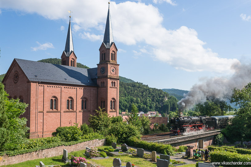 DS 2014 blog - BR 01 202 passes the church at Wilgartweisen