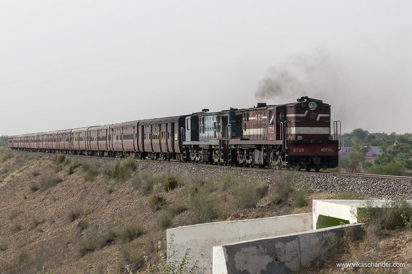 Shekhawati Express blog - ... to haul back train 02094 whose loco had broken down