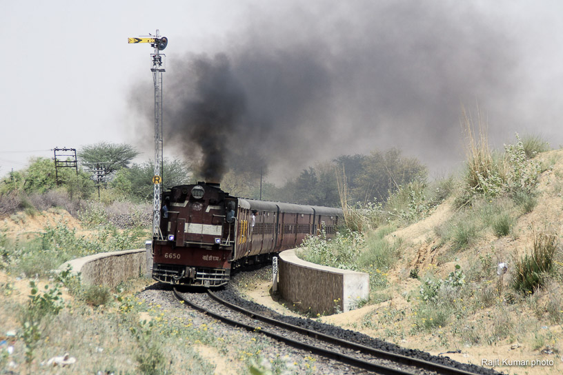 Shekhawati Express blog - The yellow signal is a repeater of the Ramgarh home signal