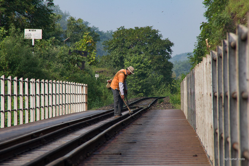 Train to Patalpani blog photo 26 - A gangman inspects the trackage on Ravine Viaduct No.1