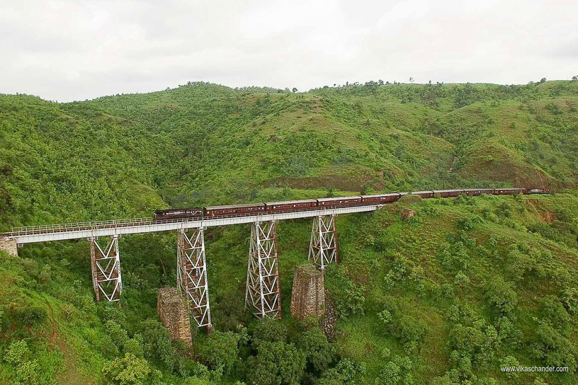 Train to Patalpani blog photo 38- Train 52988 to Mhow crossing Ravine Viaduct No.2