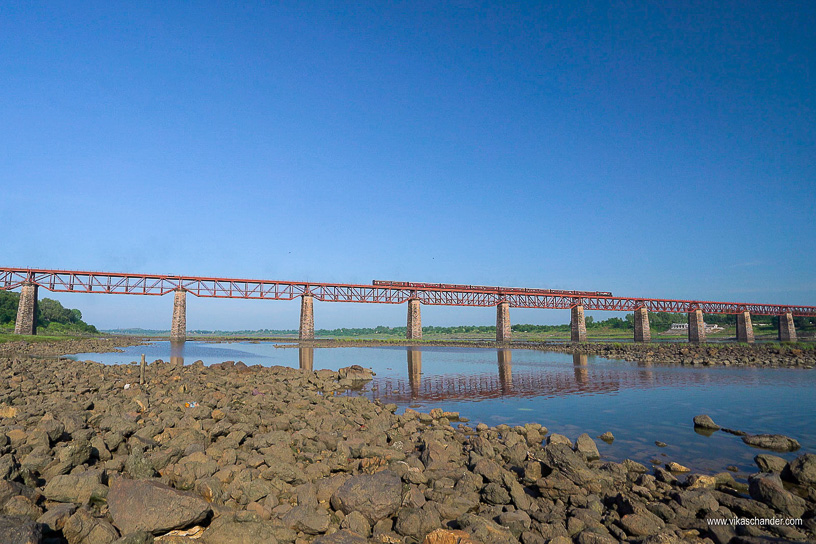 Train to Patalpani blog photo 47 - Train 52988 to Mhow on Omkareshwar Bridge on a sunny day